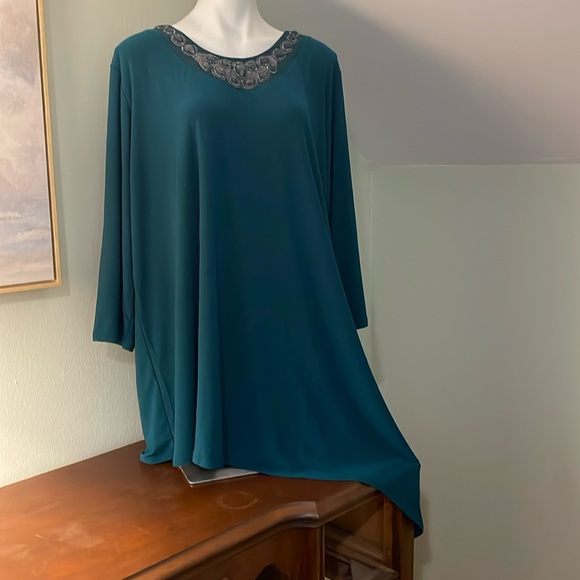 Asymmetrical top - Picture 1 of 4